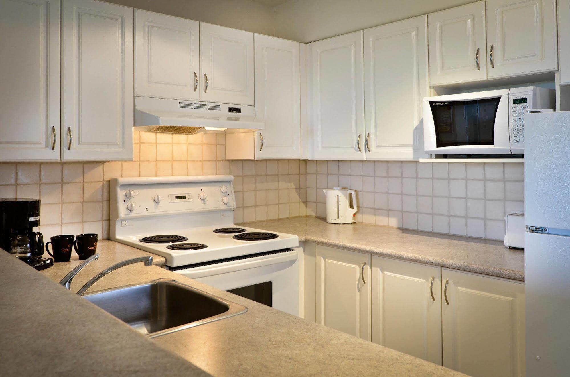 Sandman Suites Surrey - Guildford Экстерьер фото