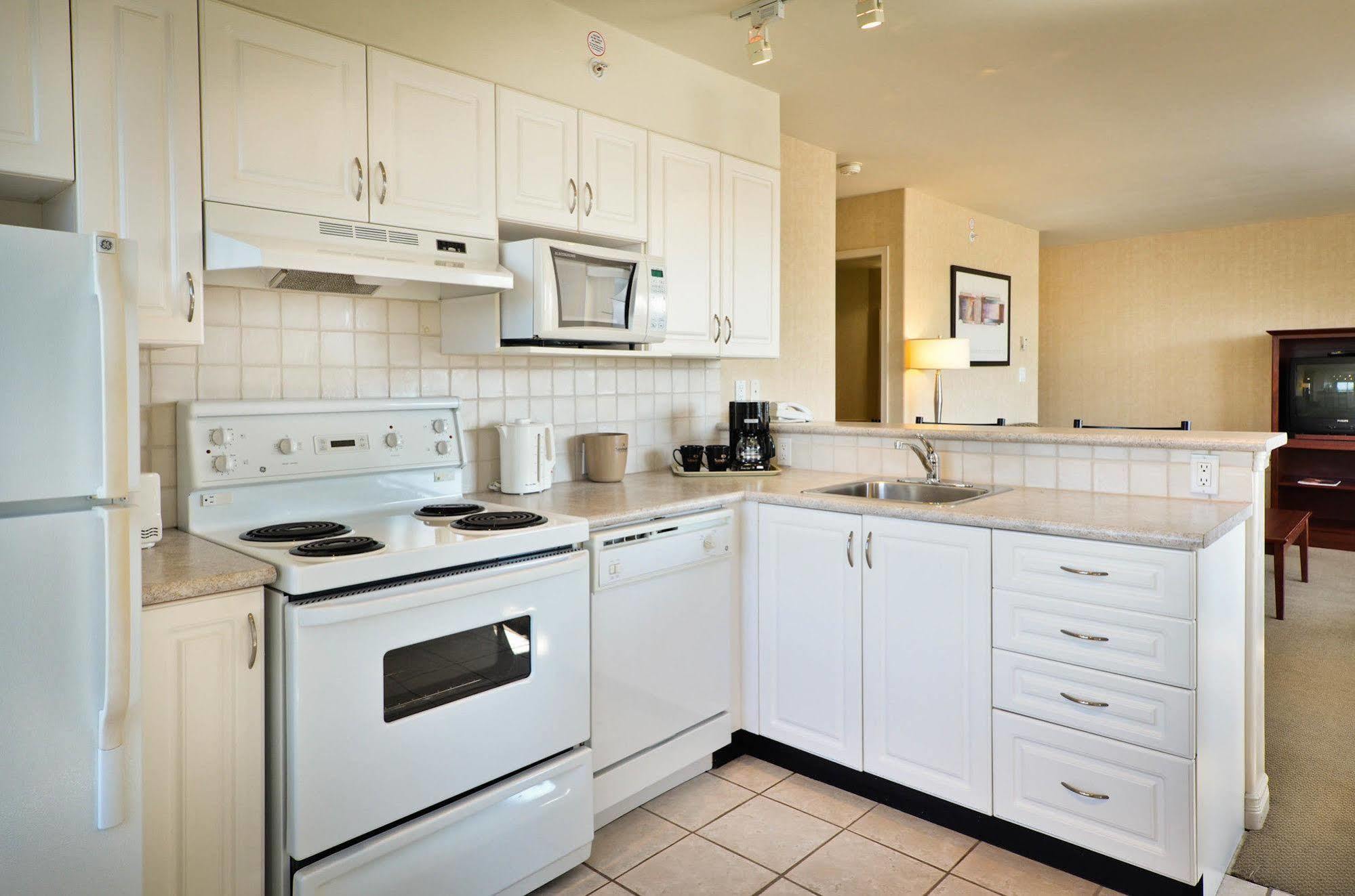 Sandman Suites Surrey - Guildford Экстерьер фото