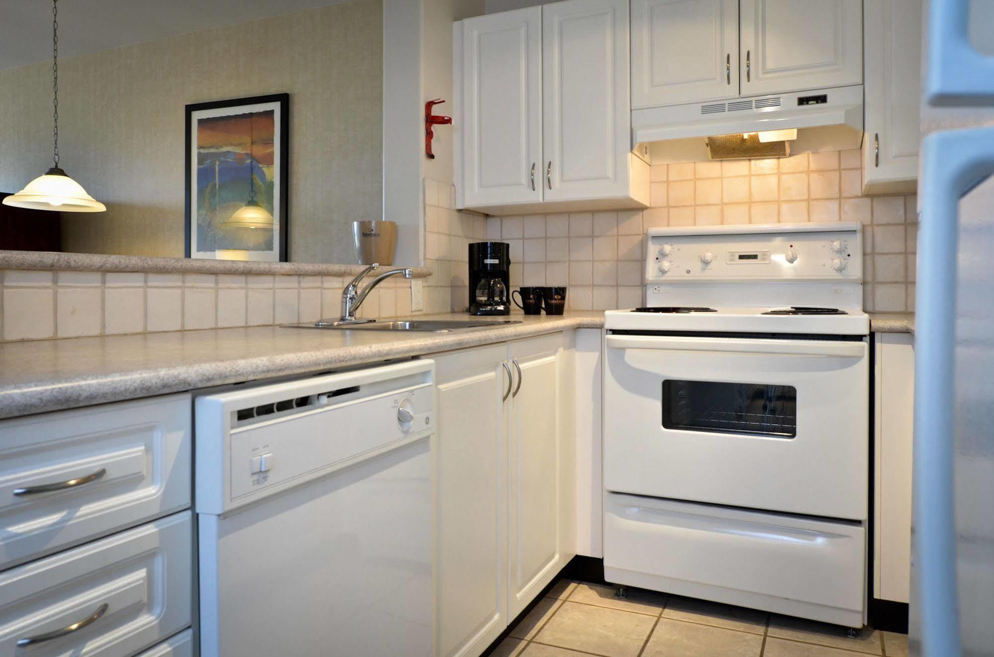 Sandman Suites Surrey - Guildford Экстерьер фото