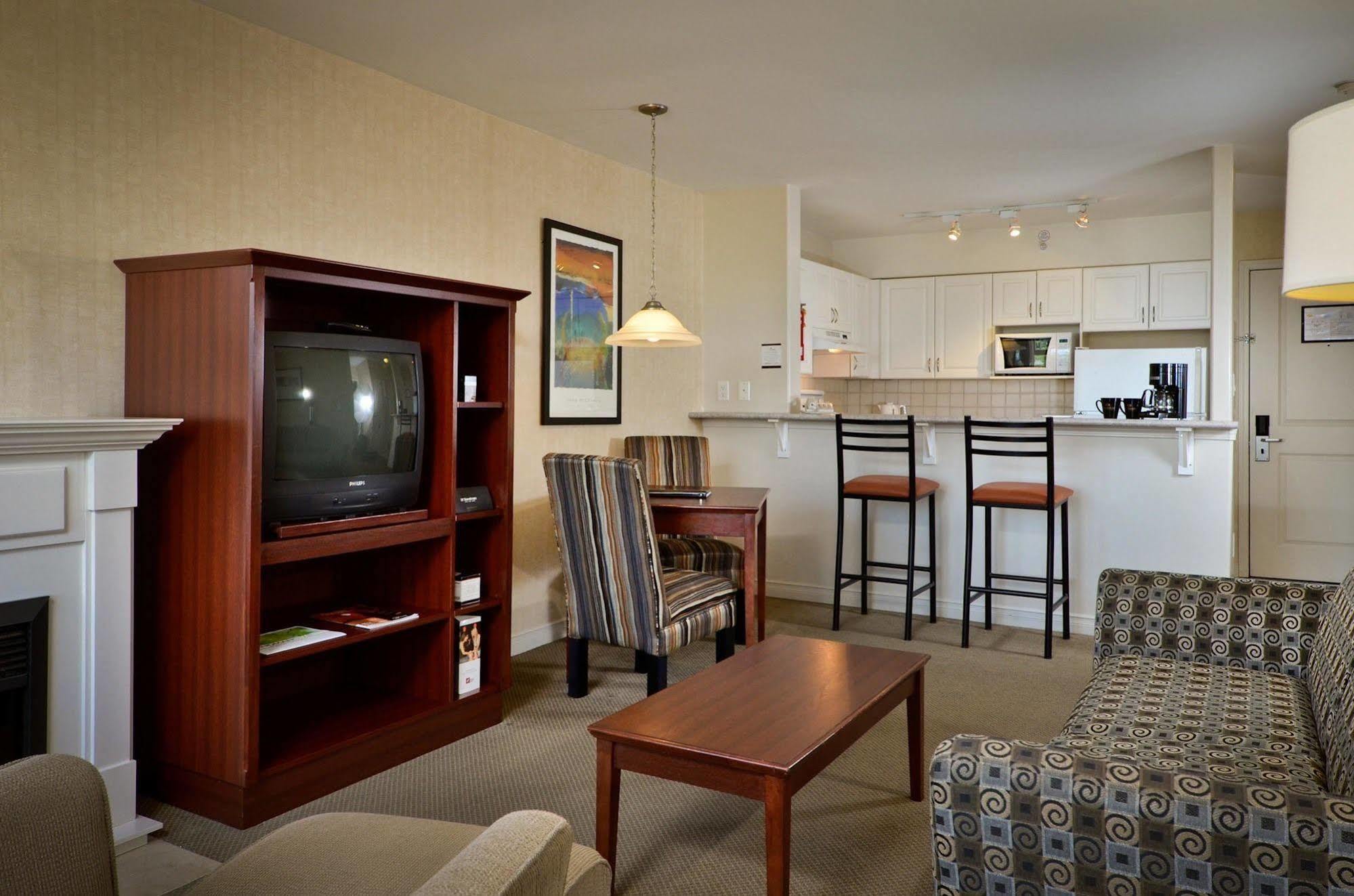 Sandman Suites Surrey - Guildford Экстерьер фото